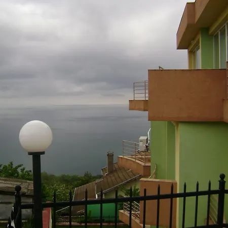 Sunshine Apartment *